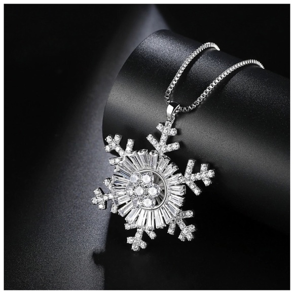 Swarovski Crystals The Umoy Large Necklace - Picture 7 of 7